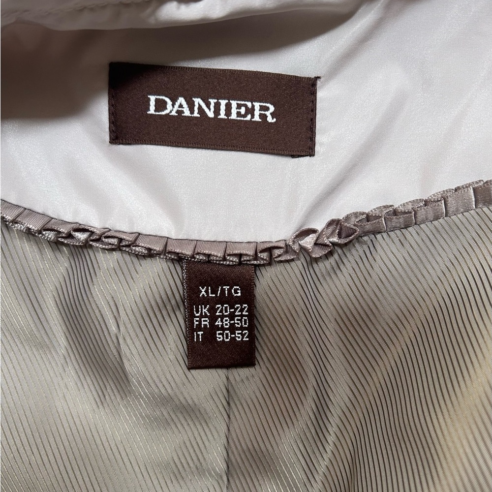 Danier women’s jacket - Picture 10 of 16